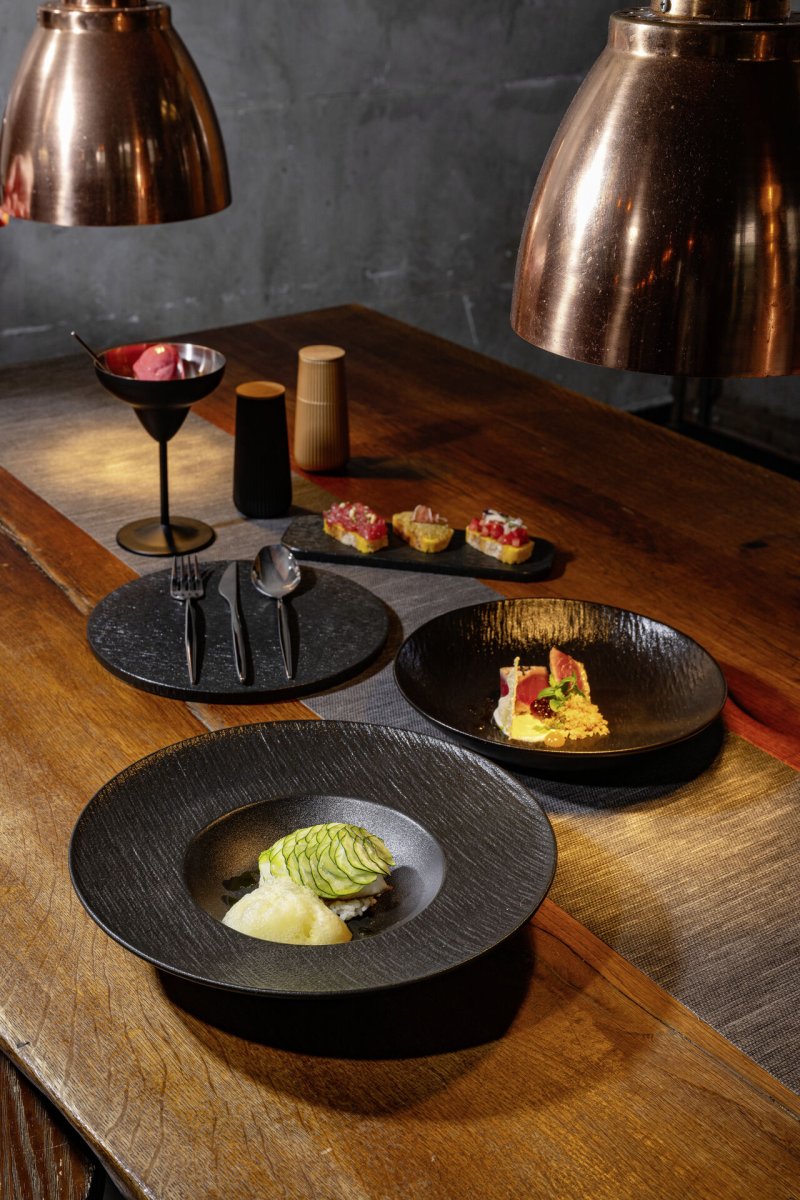 Porzellanserie "Lavanit" schwarz Teller tief (4)