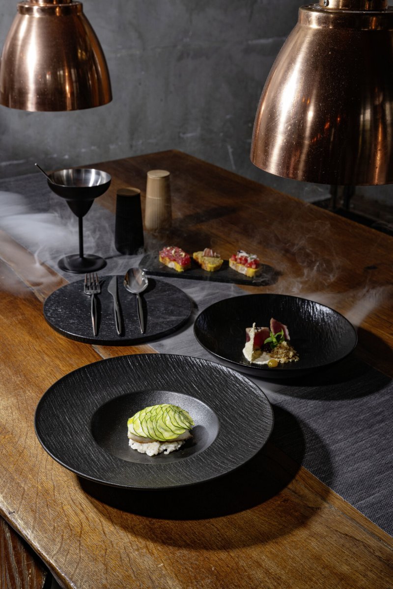 Porzellanserie "Lavanit" schwarz Teller tief (3)